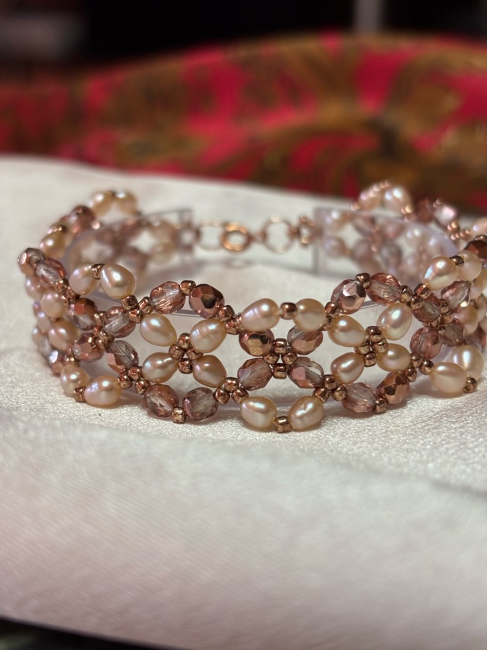 Freshwater pearl bracelet with coppertone crystal accent beads 8 inches - Picture 7 of 8